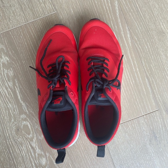 NIKE WOMEN’S AIR MAX THEA Red/Black Size 8 US - Picture 5 of 5